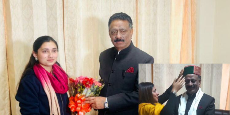 राठौर ने आस्था शर्मा और संगीता खुराना को दिए 25, 25 हजार