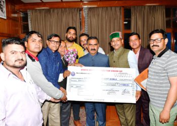 हिमाचल पथ परिवहन निगम कंडक्टर यूनियन ने ने दिया मुख्यमंत्री राहत कोष में अंशदान