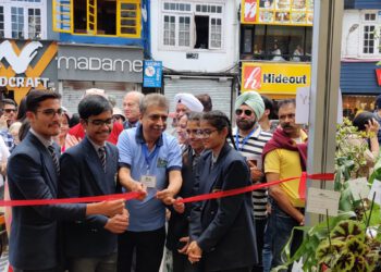 सेजिज ने मॉल पर लगाई एक्सक्लूज़िव वैराइटी के फूलों की प्रदर्शनी