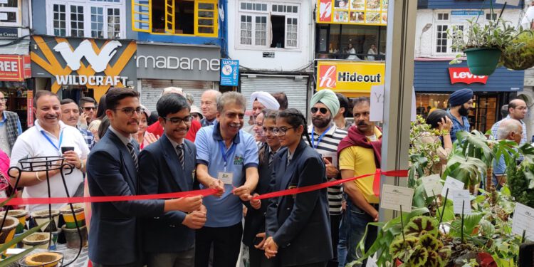 सेजिज ने मॉल पर लगाई एक्सक्लूज़िव वैराइटी के फूलों की प्रदर्शनी