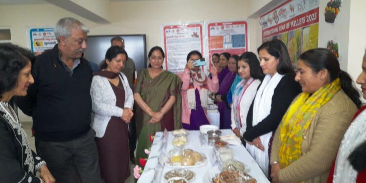 मासिक धर्म एवं स्वच्छता पर लोरेटो शिक्षण संस्थान भराडी में जागरूकता शिविर का किया आयोजन