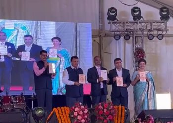 नंद लाल शर्मा ने किया सुरेंद्र शर्मा के काव्य संग्रह “शब्द बाण” का विमोचन