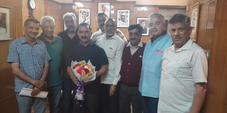 मुख्यमंत्री से शिमला व्यापार मण्डल के प्रतिनिधि मंडल ने भेंट की