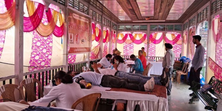 सामाजिक संस्था धर्मार्थ द्वारा रिज पर रक्त दान शिविर आयोजित, 50 यूनिट रक्त किया एकत्र