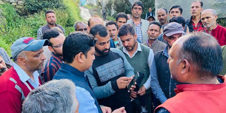 उपायुक्त ने कुमारसैन उपमण्डल के आपदा ग्रस्त क्षेत्रों का किया निरीक्षण