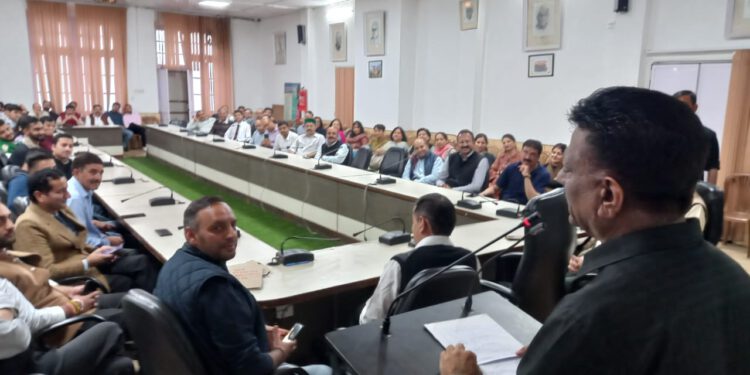 संजौली कॉलेज में पूर्व छात्र संघ की बैठक, विधायक कुलदीप राठौर पहुंचे