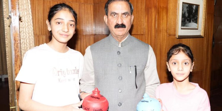 लोरेटो कॉन्वेंट तारा हॉल स्कूल की नन्हीं छात्राओं ने आपदा राहत कोष में किया अंशदान