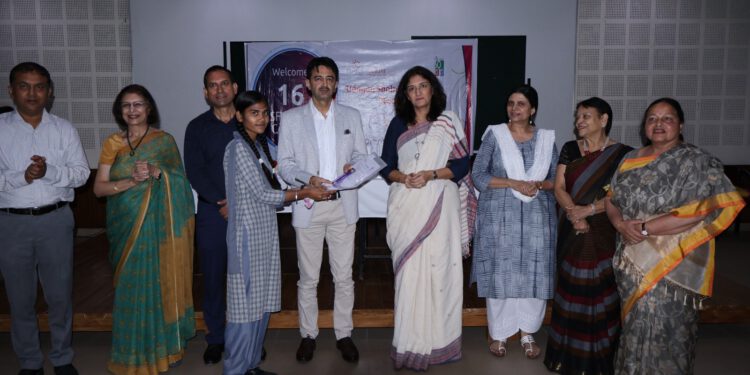 टीएचडीसी इंडिया लिमिटेड के निदेशक (कार्मिक) शैलेन्द्र सिंह, ने वेल्हम गर्ल्स स्कूल, देहरादून में प्रेरक इंडक्शन समारोह में शालिनी के 16वें बैच को सम्मानित किया
