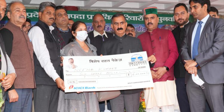 जिला हमीरपुर के प्रभावित परिवारों को मुख्यमंत्री ने जारी किए 14 करोड़ रुपये