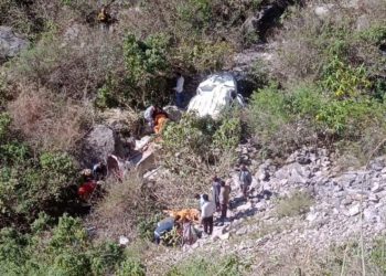 हिमाचल में बड़ा हादसा, करसोग में खाई में गिरी सूमो गाड़ी, 4 महिलाओं सहित 5 की मौत, छह अन्य घायल