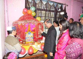 मुख्यमंत्री ने टूटीकंडी बालिका आश्रम में बच्चों के साथ मनाई दीवाली