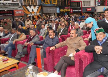 मुख्यमंत्री ने मॉलरोड पर देखा भारत-ऑस्ट्रेलिया क्रिकेट मैच