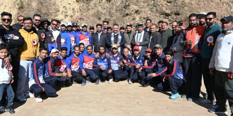 शिक्षा मंत्री ने बुशहर क्षेत्र में युवक मंडल कायना द्वारा आयोजित तीसरी क्रिकेट प्रतियोगिता के समापन अवसर पर मुख्यातिथि के रूप में शिरकत