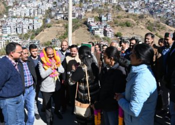 अनिरुद् सिंह ने हाउसिंग बोर्ड कॉलोनी संजौली में सुनी जनसमस्याएं