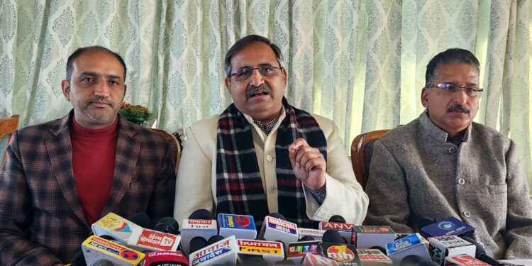 जनविरोधी निर्णयों व कर्ज के लिए जानी जाएगी कांग्रेस सरकार : रणधीर शर्मा