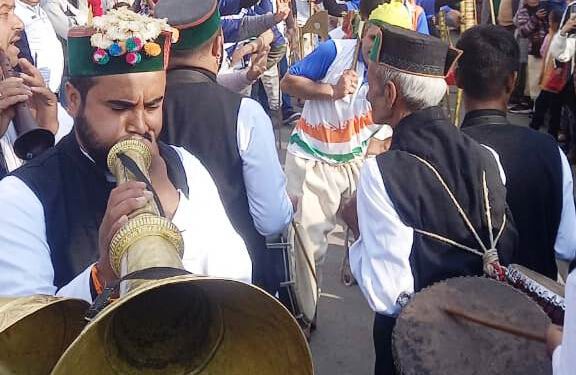 शिमला विंटर कार्निवल के आखिरी दिन जिला चम्बा, शिमला, कुल्लू और सिरमौर के कलाकारों ने नचाये लोग