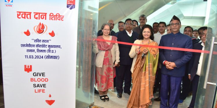 गीता कपूर, अध्यक्ष एवं प्रबंध निदेशक, एसजेवीएन ने शिमला में एसजेवीएन द्वारा आयोजित रक्तदान शिविर का उद्घाटन किया