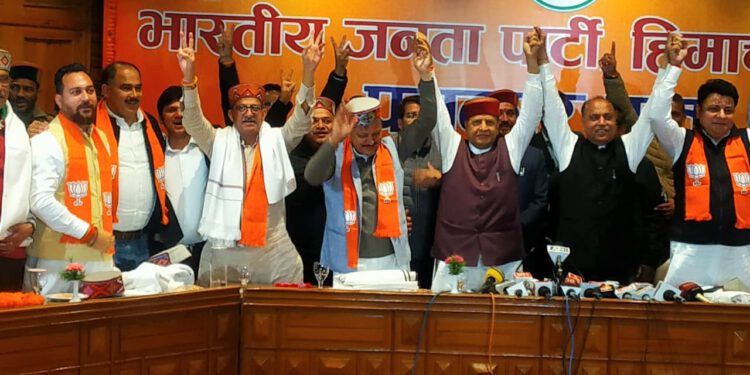 9 विधायकों का भाजपा द्वारा शिमला पहुंचने पर जोरदार स्वागत
