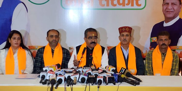 सुक्खू सरकार की गलत नीतियों से उद्योगों को हुआ पलायन काम करने वाले युवा हुए बेरोजगार : बिक्रम ठाकुर