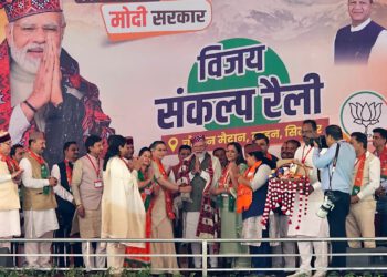 एक तरफ मोदी की गारंटी है और दूसरी तरफ कांग्रेस का बर्बादी का मॉडल : मोदी