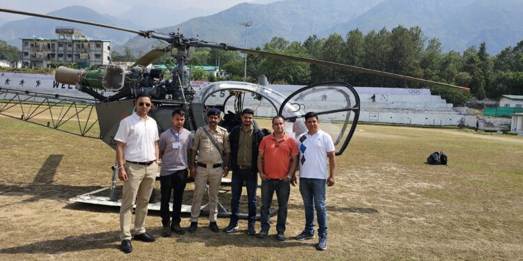 प्रदेश भर से 6589 पोलिंग पार्टियां रवाना बड़ा भंगाल के लिए पोलिंग पार्टी हेलीकाॅप्टर से रवाना