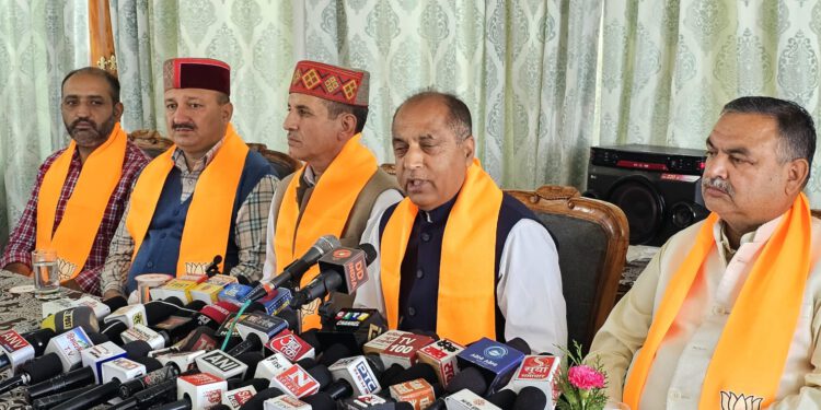 हाई कमान के संज्ञान ने पूर्व एम, सुक्खू को सम्मानजनक रूप से मुख्यमंत्री पद से त्यागपत्र दे देना चाहिए : जयराम