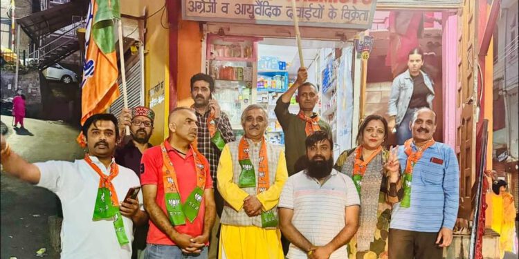 पार्षद रचना शर्मा के नेतृत्व में मोदी व नड्डा के पदभार ग्रहण पर जताई खुशी