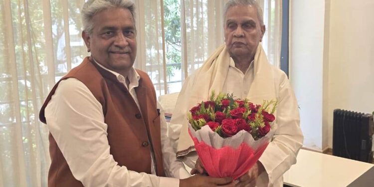 ए.के. सिंह, निदेशक (वित्त एवं कार्मिक), एसजेवीएन ने बिहार सरकार के ऊर्जा मंत्री से भेंट की