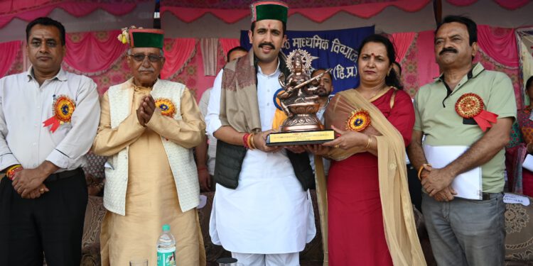 लोक निर्माण ने किया मशोबरा एवं सुन्नी की खंड स्तरीय अंडर 19 गर्ल्स टूर्नामेंट का शुभारंभ