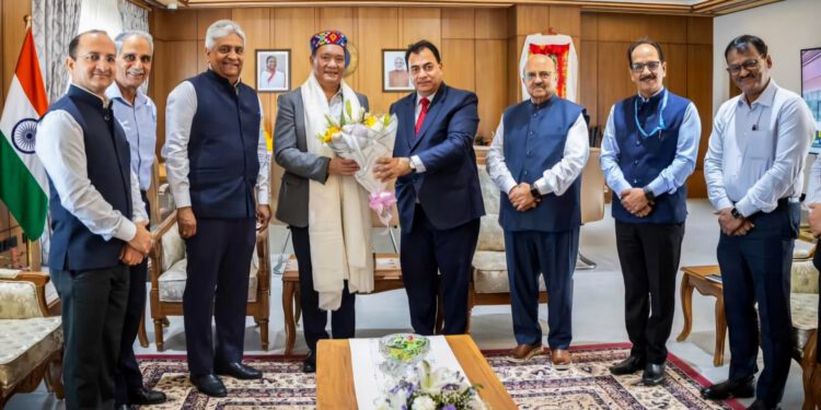 सुशील शर्मा, अध्यक्ष एवं प्रबंध निदेशक, एसजेवीएन ने अरुणाचल प्रदेश के  मुख्यमंत्री से भेंट की