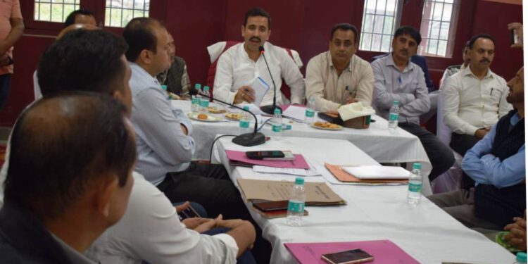 विक्रमादित्य सिंह ने विभिन्न विकास कार्यों के लिए जारी राशि को खर्च न करने वाले प्रधानों व पंचायत सचिवों को भी दी सख्त हिदायत