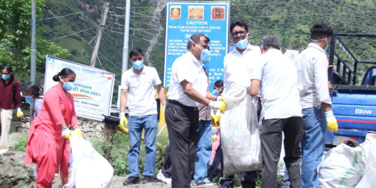 एसजेवीएन लिमिटेड नाथपा झाकड़ी हाइड्रो पावर स्टेशन ने राजकीय महाविद्यालय रामपुर की ” इक्नोमिक सोसाइटी” अर्थशास्त्र विभाग के साथ मिलकर चलाया सफाई अभियान