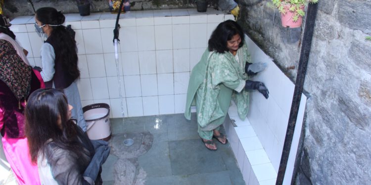 नाथपा झाकड़ी हाइड्रो पावर स्टेशन ने  स्वछता पखवाड़े के तहत विभिन्न स्थानों पर चलाया सफाई अभियान