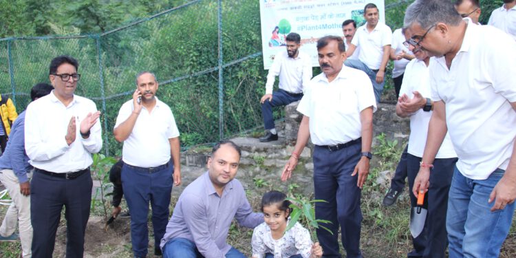 NJHPS द्वारा एक पेड़ माँ के नाम अभियान के अंतर्गत सामूहिक वृक्षारोपण अभियान आयोजित