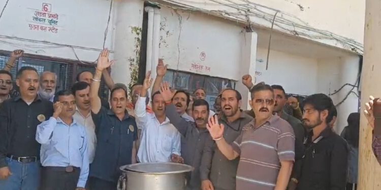 ” जनता का विश्वास, कर्मचारियों का समर्पण” “हिमाचल पथ परिवहन निगम की 50वीं वर्षगांठ”