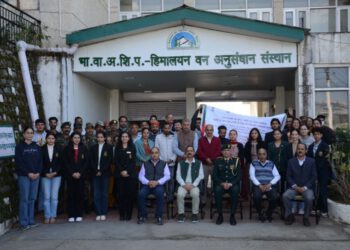 जलावन व चारे के साथ-साथ पर्यावरण के लिए भी उपयोगी है बान