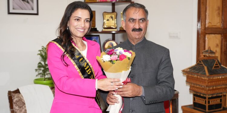 यूएमबी मिसेज इंडिया की प्रथम रनर-अप अक्षिता शर्मा ने मुख्यमंत्री से भेंट की