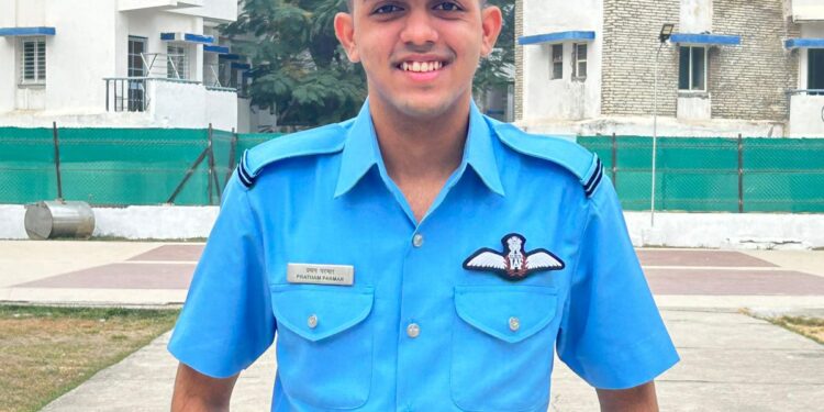 गांव ननाओं पालमपुर के प्रथम परमार वने फ्लाइंग आफिसर