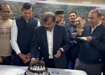 नाथपा झाकड़ी हाइड्रो पावर स्टेशन ने अपने डिज़ाइन एनर्जी लक्ष्य 6612 मिलियन यूनिट्स  की दूसरी सबसे तीव्र फास्टेस्ट उपलब्धि हासिल करने पर केक काटकर ख़ुशी ज़ाहिर की