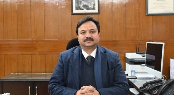 शिमला में दो चिल्ड्रन ऑफ द स्टेट के भावी माता पिता को करवाया दत्तक ग्रहण, जानिए क्या होती है बच्चा गोद लेने की प्रक्रिया…..