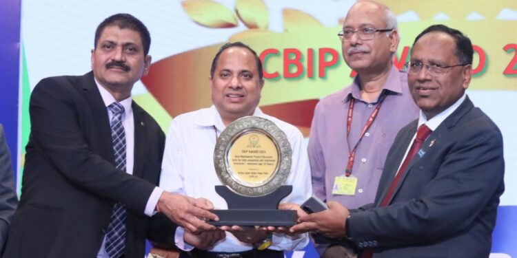 एसजेवीएन के 1500 मेगावाट एनजेएचपीएस जलविद्युत क्षेत्र में सर्वश्रेष्ठ अनुरक्षि‍त परियोजना के लिए सीबीआईपी अवार्ड से सम्मानित