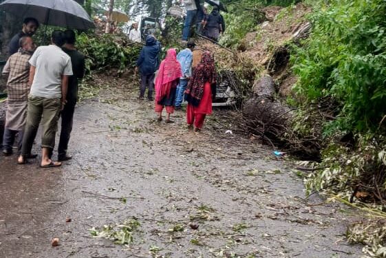 शिमला में विकासनगर के पास हुआ लैंड स्लाइड
