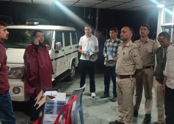 दयार मोली में लैंड स्लाइड से तीन घरों को खतरा,