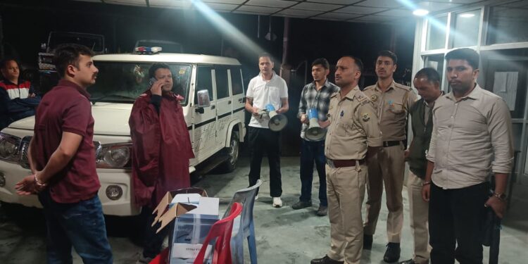 दयार मोली में लैंड स्लाइड से तीन घरों को खतरा,