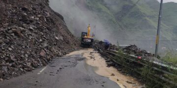 सेब को मंडियों तक पहुंचाना सरकार की प्राथमिकता- उपायुक्त