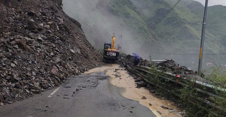 सेब को मंडियों तक पहुंचाना सरकार की प्राथमिकता- उपायुक्त