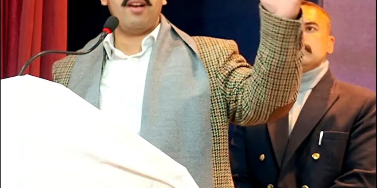 केवल पुस्तकीय ज्ञान तक सीमित न रहें छात्र, जीवन के व्यावहारिक अनुभवों से भी सीखें : विक्रमादित्य सिंह