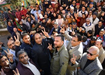 बिहार विजय के अवसर पर सीटीओ चौक पर आयोजित कार्यक्रम में पहुंचे नेता प्रतिपक्ष