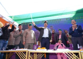 रोहड़ू में हुआ राजा वीरभद्र सिंह की प्रतिमा का अनावरण