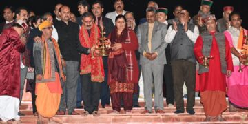 मुख्यमंत्री ने बाण गंगा घाट का किया लोकार्पण,  संध्याकालीन आरती में हुए शामिल